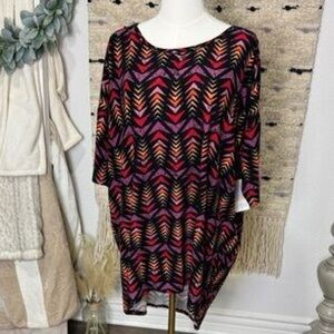 ❤️ 3/$15 Colorful Chevron Patterned Top